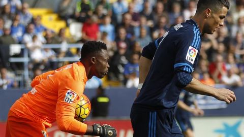 Kameni y Cristiano tras la falla del segundo desde el manchón penal.