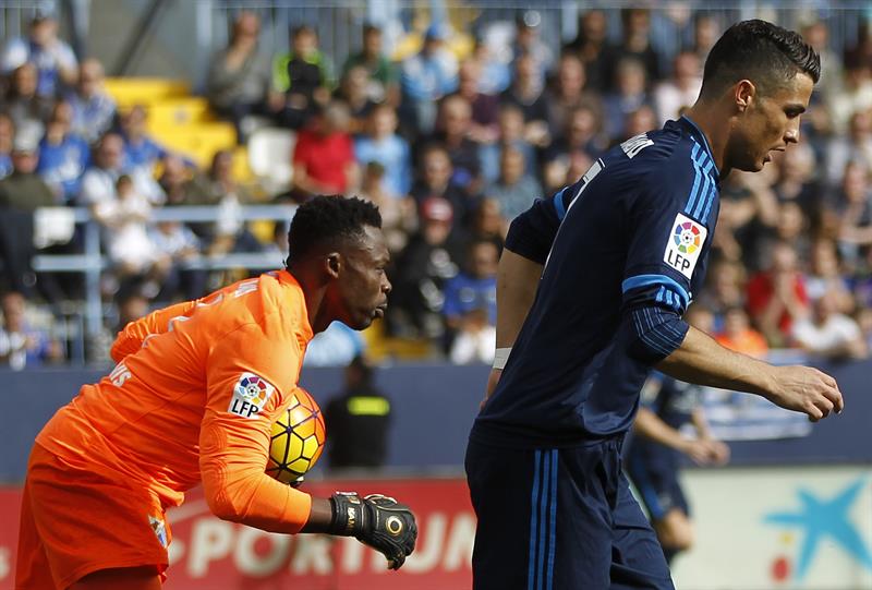 Kameni y Cristiano tras la falla del segundo desde el manchón penal.