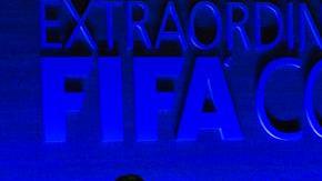 El Consejo Ejecutivo de la FIFA en el estrado durante la celebración del Congreso Extraordinario de la FIFA en el Hallenstadion de Zúrich.