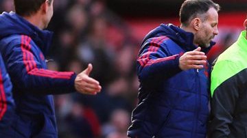 El 'tongo' montado por Louis Van Gaal fue de pena ajena.