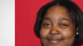 Las autoridades acusan a esta agente correccional de violar a un prisionero de la cárcel Rikers Island y de llevarle marihuana.