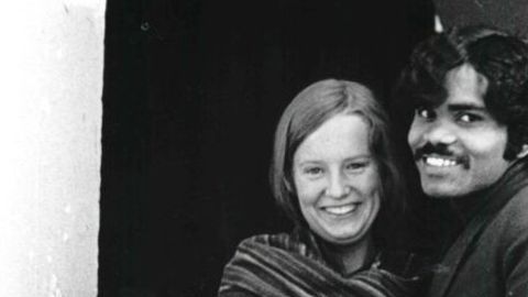 Charlotte Von Schedvin y PK Mahanandia se conocieron en Delhi en 1975.