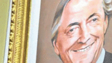 Cristina Fernández de Kirchner colgó los cuadros en la Casa Rosada en 2015 y solía dirigirse a la militancia desde esa galería.