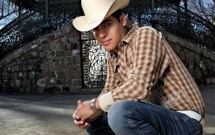 Ariel Camacho sigue siendo uno de los cantantes más populares y queridos del género regional mexicano.