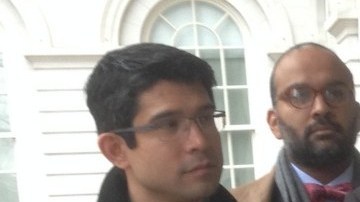 Una medida justa para los residentes que no hablan muy bien inglés.