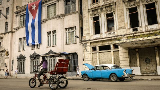 A la espera de cambios, los cubanos se vuelven expertos en el arte de “resolver”