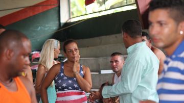 Otro grupo de migrantes cubanos, en el gimnasio municipal de Progreso a 10 km de la frontera de Paso Canoas en Panamá.