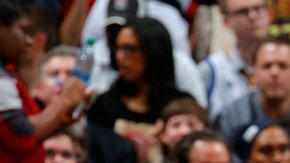 El jugador de Golden State quería plasmar una frase bíblica en sus tenis, algo que a la marca no le pareció.