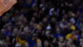 El jugador de Warriors lleva 127 partidos consecutivos anotando triples.