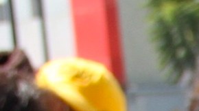 Dos maestras en California de origen mexicano esperan la misa del Papa en la Basílica de la Virgen de Guadalupe.