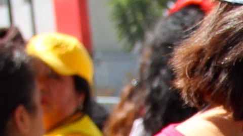 Dos maestras en California de origen mexicano esperan la misa del Papa en la Basílica de la Virgen de Guadalupe.