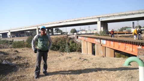 Giovani ha estado en varios albergues de México. Lleva dos días en Ecatepec, Estado de México, y vive en una casa deshabitada, donde se esconde de la migra mexicana.