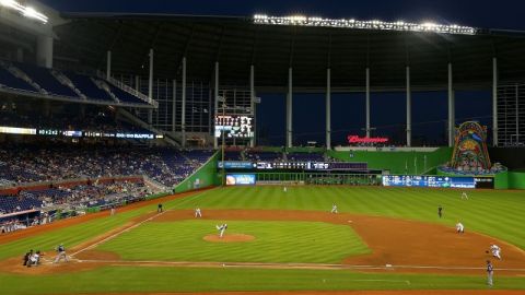 Vista general del Marlins Park, donde podría jugarse la próxima Serie del Caribe.