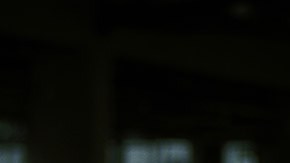 Marita Lorenz muestra la icónica foto junto a Castro con la que bare su autobiografía.