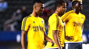 Ashley Cole (3), Giovani dos Santos y Gyasi Zardes, hombres a seguir en el Galaxy.