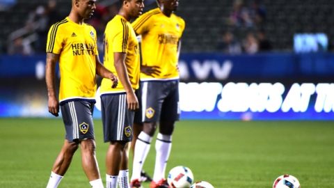 Ashley Cole (3), Giovani dos Santos y Gyasi Zardes, hombres a seguir en el Galaxy.