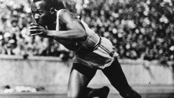 Jesse Owens hizo historia al ganar cuatro medallas de oro en los Juegos Olímpicos de Berlín 1936.