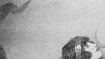 La actriz australiana del cine silente y campeona de natación Annette Kellerman interpretó sirenas en varios filmes y fue bautizada como  'The Diving Venus ' (La Venus acuática).