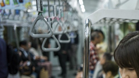 Millones de ciudadanos y turistas pasan todos los días por la estación de metro de Shinjuku.