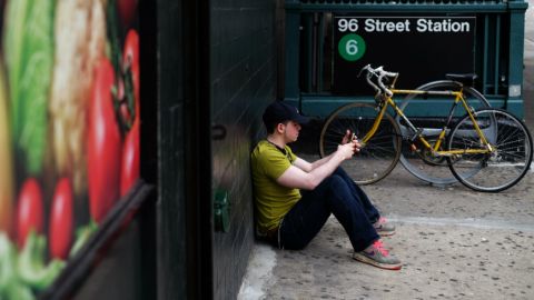 El dispositivo de rastreo recoge los número de teléfono de una zona seleccionada y localiza el móvil de la persona buscada por la Policía.