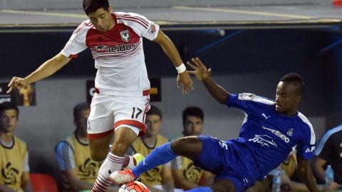 Miguel Aguilar (izq) en un partido de Liga de Campeones de la Concacaf.