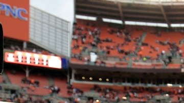 la Policía emitió una orden de restricción para que Manziel no pueda acercarse a su ex novia.