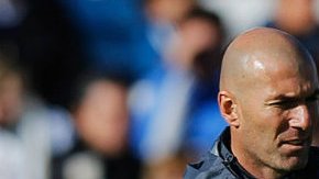 Técnico y jugador del Real Madrid regalaron a los espectadores del entrenamiento una jugada llena de magia.