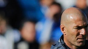 Técnico y jugador del Real Madrid regalaron a los espectadores del entrenamiento una jugada llena de magia.