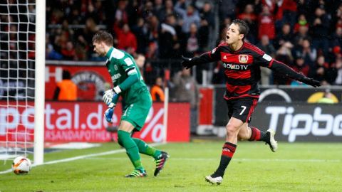 El delantero mexicano Javier "Chicharito" Hernández lleva 21 goles en la temporada con Bayer Leverkusen. Foto: Getty Images.