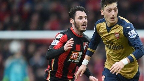 El alemán Mezut Özil anotó un gol en el triunfo del Arsenal.