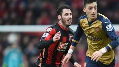 El alemán Mezut Özil anotó un gol en el triunfo del Arsenal.