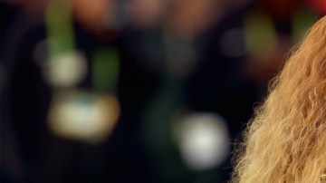 Beyoncé, con chaqueta de cuero negro y bandoleras, conquistó al público y audiencia del Super Bowl.