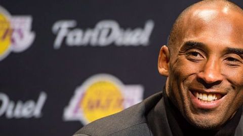 La derrota en Cleveland y la despedida de LeBron no opacaron la sonrisa de Kobe.
