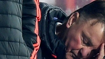 Louis van Gaal se lamenta junto a Ryan Giggs tras la derrota del Manchester United en la UEFA Europa League ante el FC Midtjylland.