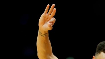 Stephen Curry sigue tan imparable como los Warriors de Golden State.