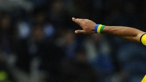 El mexicano Héctor Herrera del Porto, aquí luchando por el balón con Pierre-Emerick Aubameyang del Dortmund durante el juego de 32 de final de la Europa League.