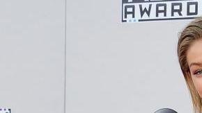 En dicho tomo también participan Selena Gómez y Jasmine Sanders.