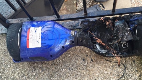 Así quedó la hoverboard del pequeño Michael luego de encenderse.