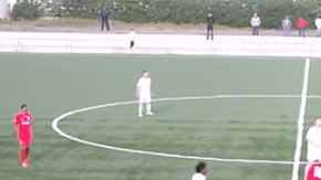 espectacular-gol-volea-media-cancha