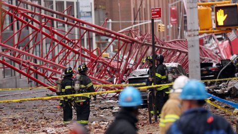 La grúa se desplomó en la calle Worth  entre la Church y el oeste de Broadway.