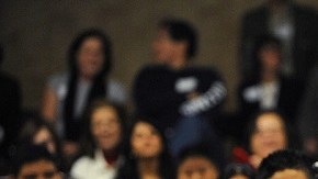 Gustavo Dudamel en un ensayo junto al grupo estudiantil de Los Ángeles.