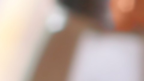 Los niños que desayunan con huevo se sienten más satisfechos que aquellos que comen cereal o avena y tienden a ingerir menos calorías al almuerzo, dice estudio.