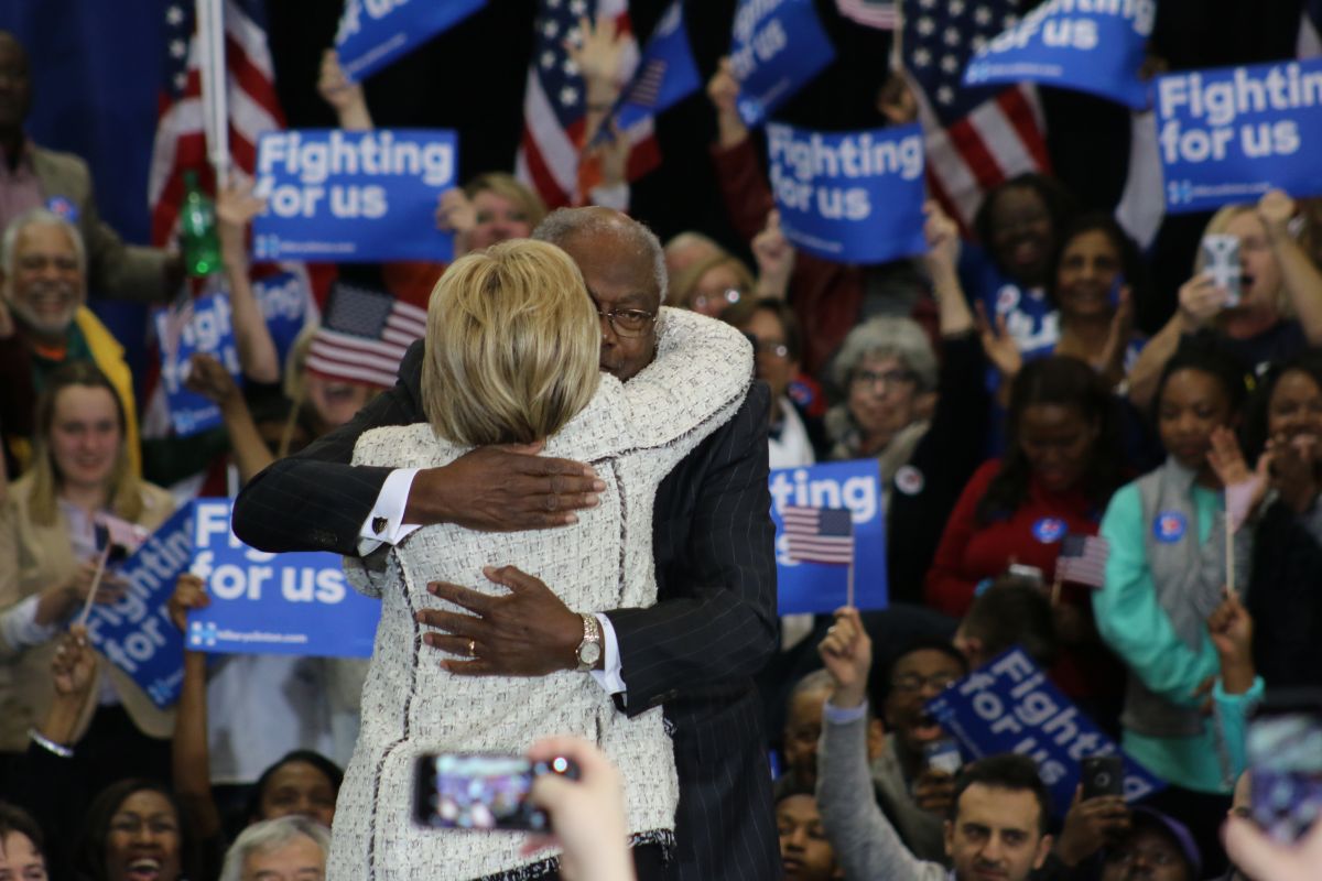 Clinton: “Mañana esta campaña se vuelve nacional”