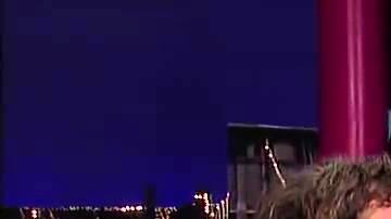 Joaquín Phoenix (izq.) protagonizó una de las peores entrevistas en el programa de David Letterman (der.).