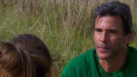 Así aparece Jorge Aravena en una de las escenas de "Un camino hacia el destino".