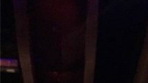 Justin Bieber y Tyga actuaron juntos sobre la mesa del DJ. En las redes sociales se comentó que ambos parecían ligeramente afectados por el alcohol.