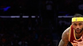 LeBron James y Kobe Bryant durante el juego del pasado 15 de enero en Staples Center.