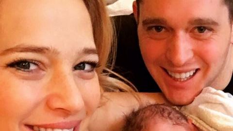 "Y ahora somos cuatro", escribió la argentina junto a esta imagen en la que presentó a su hijo Elías al mundo.