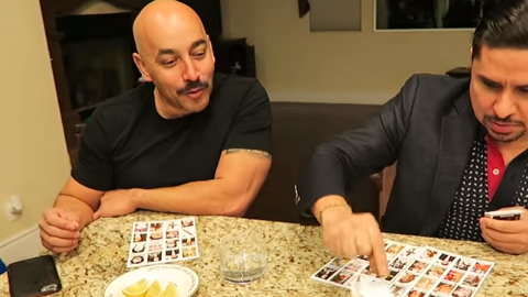 Lupillo Rivera y Larry Hernández comparten cómo se juega la "narco-lotería".