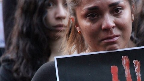 Cientos de personas se sumaron hoy a una movilización en Puebla para exigir justicia para las mujeres asesinadas en esa entidad.